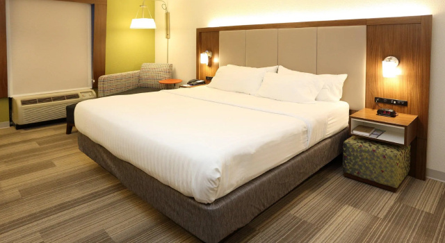 Двухместный номер Standard Holiday Inn Express & Suites Newport News by IHG