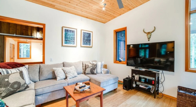Glacier Springs Cabin #42 - Modern and Rustic All In One...For You and Fido Too!, Réserver Maison de vacances Villas à Warnick, Villa