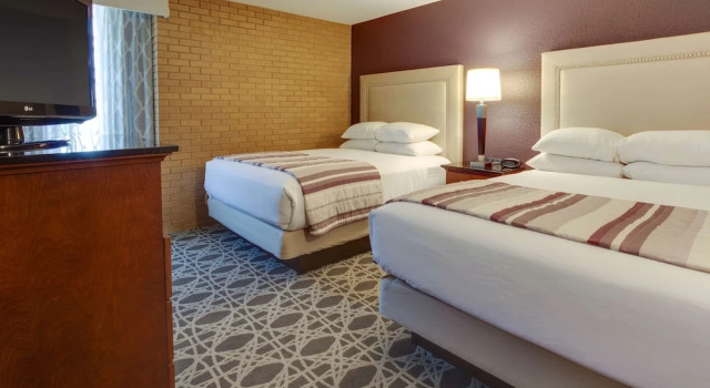 Люкс с 2 комнатами Drury Inn & Suites Louisville East