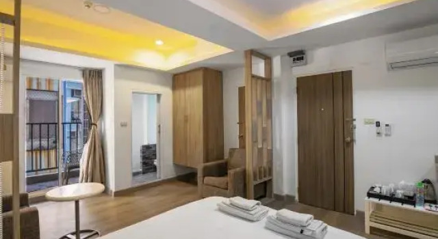 Полулюкс Executive Royal Garden Home Hotel