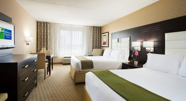 Четырёхместный номер Standard Holiday Inn Express & Suites Ottawa West - Nepean by IHG