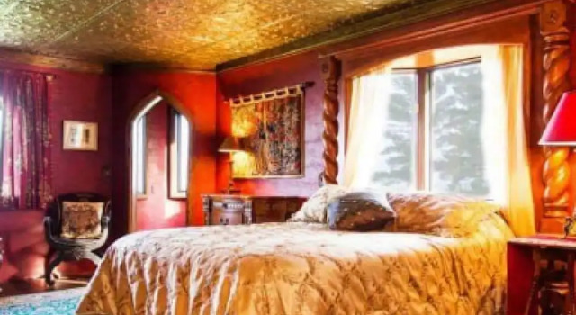 Номер Royal HIGHLANDS CASTLE overlooking Lake George plus 2 other CASTLES & SUITES