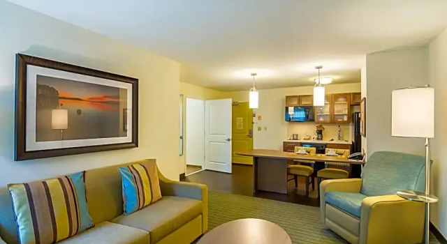 Двухместный люкс c 1 комнатой Candlewood Suites Pensacola - University Area by IHG