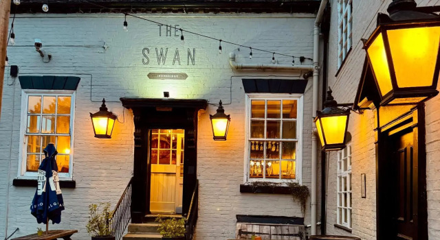 The Swan Taphouse, Забронировать Отель Телфорд Шропшир, рядом с Ironbridge Open Air Museum of Steel Sculpture