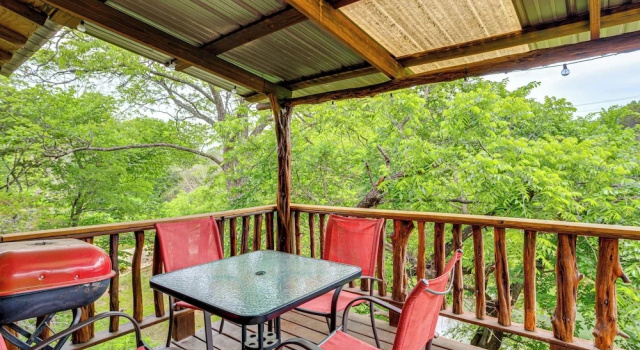 Коттедж 'cedar Falls Cabin 5': 1/2 Mile to Turner Falls