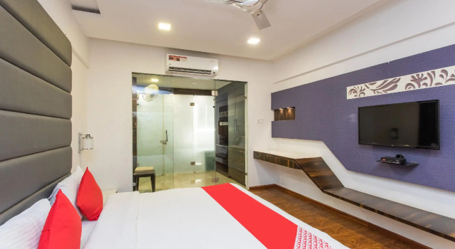 Люкс Standard OYO 25042 Vikramaditya Hotel