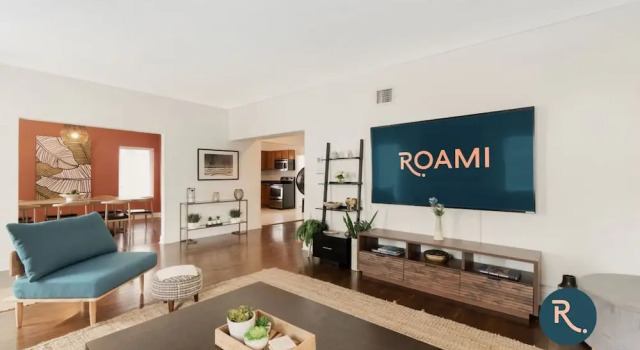Кровать в общем номере с 6 комнатами Roami at Bayview Place