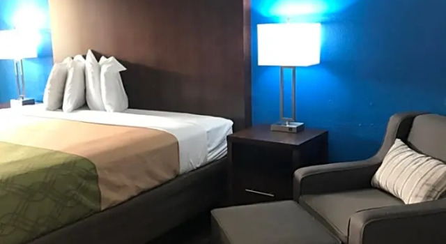 Люкс c 1 комнатой Econo Lodge Inn & Suites Virginia Beach - Norfolk