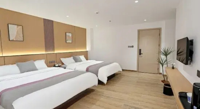 Трёхместный семейный люкс Deluxe с 2 комнатами Hanyu Boutique Stay (Gucheng)