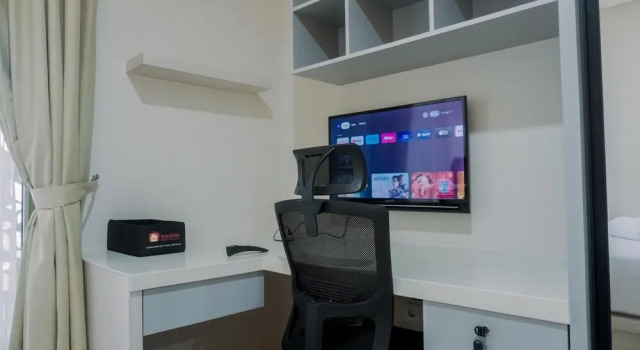 Homey And Warm Studio At 28Th Floor Gold Coast Apartment, Забронировать Апартаменты/квартира Отели Джакарты с бассейном, рядом с Торговый центр PIK Avenue, Бассейн