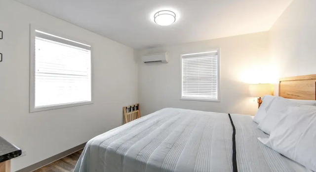 Коттедж c 1 комнатой Southern Breeze Lodge
