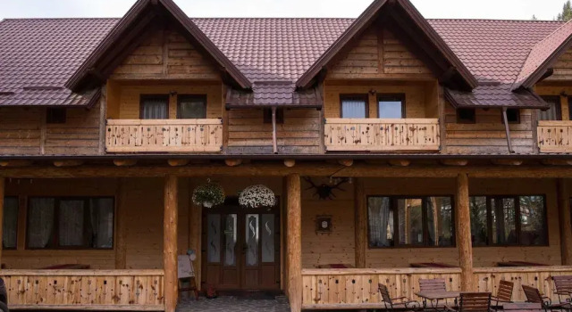 Pensiunea Vânătorul, Rezerwuj Pensjonat Hotele w Carpathians - Romania z parkingiem, Parking