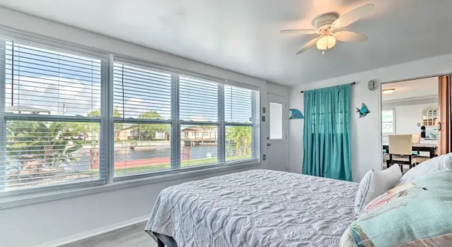 Коттедж Canalfront Hudson Home W/private Dock & Yard!