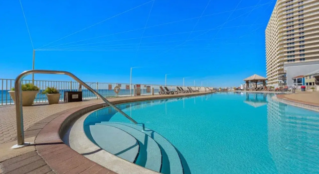 Treasure Shores3br Beachfront Corner Unit Sleeps 8 With Stunning Gulf Views!, Book Lejlighed Hoteller i Lower Grand Lagoon med parkering, Parkering