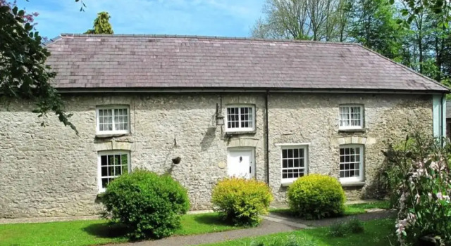 Beautiful Large Rural Cottage Near Pencader, Prenota Casa vacanze Hotel a Dyfed con parcheggio, Parcheggio