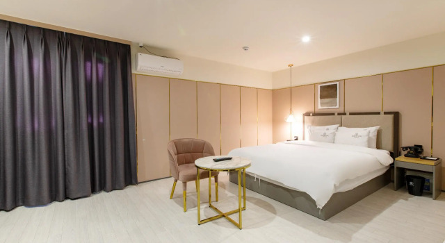 Номер Premier Brown Dot Hotel Minam
