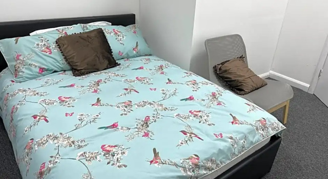 MJ - Entire Serviced apartment for 6 Guests - Next to Tube station Skyline View - London