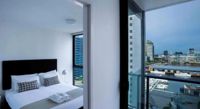Апартаменты c 1 комнатой с балконом и с видом на воду The Sebel Residences Melbourne Docklands Serviced Apartments