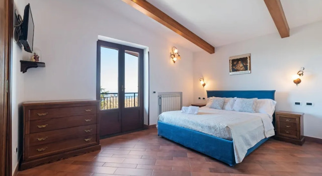 Lovely Holiday Home in Massa Lubrense With Whirlpool