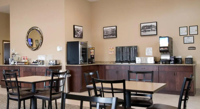 Cornerstone Inn & Suites Oelwein, Забронировать Отель Элвайн Айова