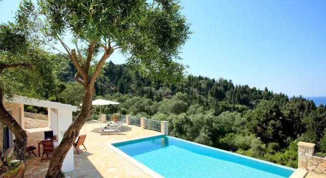 Monodendri Blue in Paxi, Book Villa Dendiatika Grækenland