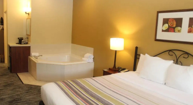 Люкс Country Inn & Suites by Radisson, Crystal Lake, IL