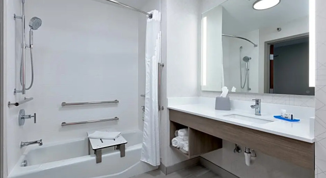 Четырёхместный люкс Holiday Inn Express Hotel & Suites Minneapolis SW - Shakopee by IHG