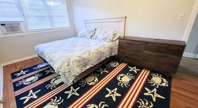 Iconic Gainesville Home- 4 Bedrooms, Rezerwuj Hotel Hotele 3-gwiazdkowe w Gainesville, 3*
