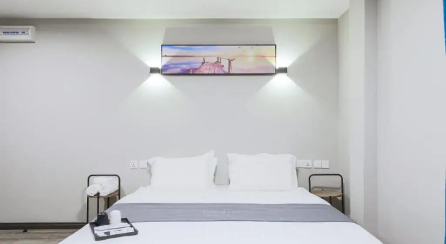 Двухместный номер Standard с балконом Paly Hotel