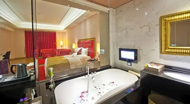 Номер Premium The Royal Pinnacle Hotel