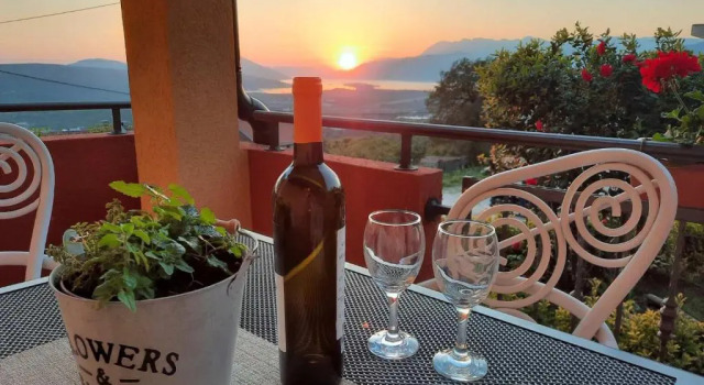 Apartman Macic Dub I, Book Lejlighed Hoteller i Kotor Riviera med parkering, Parkering