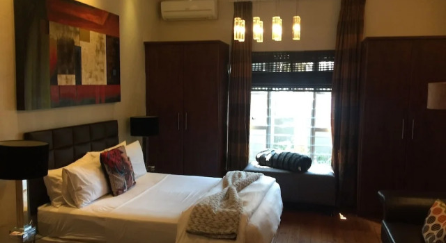 Saffron Guest House, Забронировать Гостевой дом Отели Йоханнесбург с парковкой, рядом с Deutsche Internationale Schule Johannesburg, Парковка