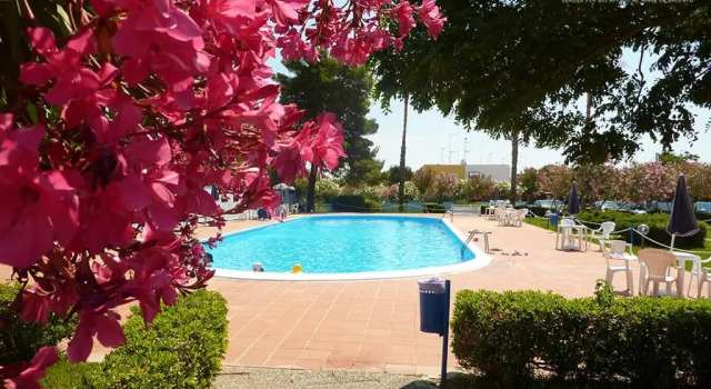 Коттедж Villetta in residence con piscina spiaggia m110