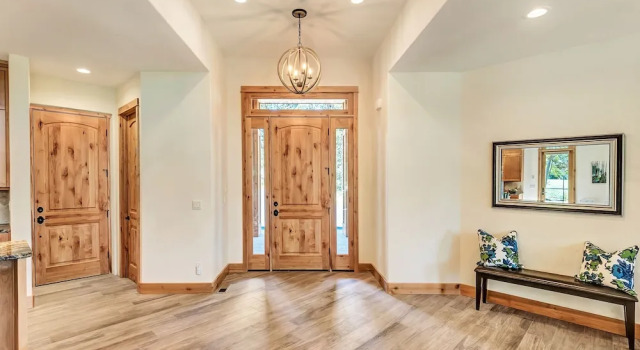 New Listing! On Deschutes River W/ Hot Tub 2 Bedroom Duplex