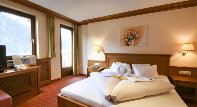 Люкс с балконом Berg SPA & Hotel Zamangspitze