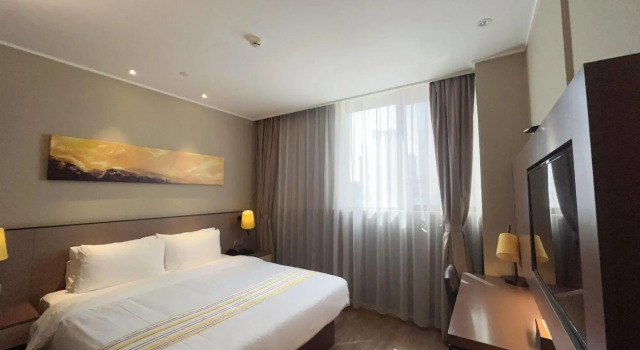 Homeinn Plus Hotel (Shanghai Dishui Lake Port City New World), Varaa Hotelli Shanghai Shanghai