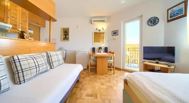 Studio Apartment Vesna, Забронировать Апартаменты/квартира Апартаменты Крка, рядом с Krk Harbour, Апартаменты/квартира