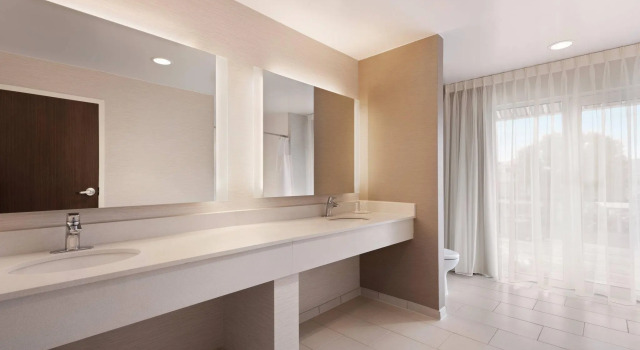 Четырёхместный номер Standard Fairfield Inn & Suites by Marriott Charlottesville Downtown/University Area