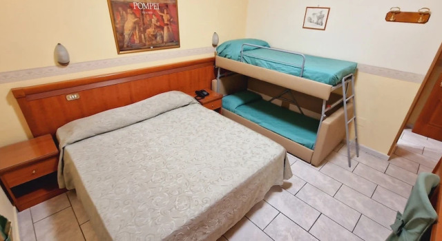 Четырёхместный номер Standard Hotel Lento