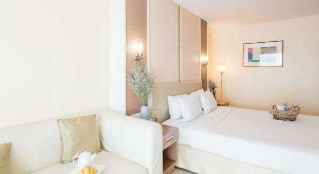 Номер Superior с балконом Clef Hotel Bangkok