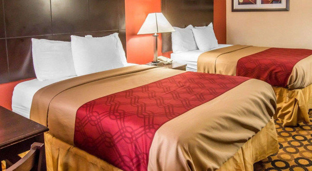 Четырёхместный номер Standard Econo Lodge Richmond Hill