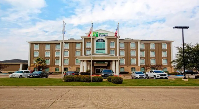 Кровать в общем номере Holiday Inn Express Hotel and Suites Corsicana I-45 by IHG