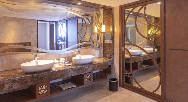 Suite Real Crowne Plaza Bandung, an IHG Hotel