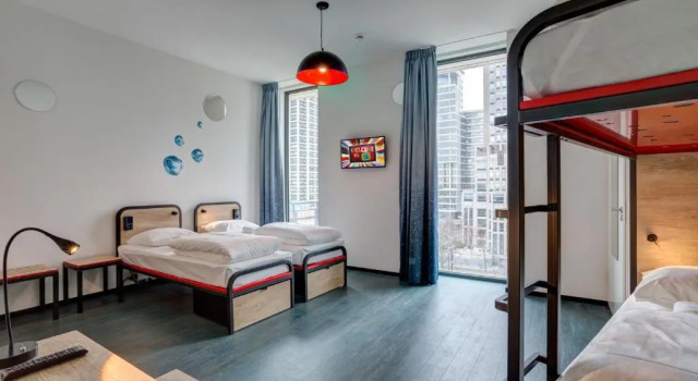 Кровать в общем номере (женский номер) MEININGER Hotel Amsterdam Amstel