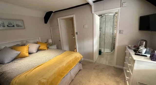 Cottage en-suite room with private lounge, Забронировать Дом для отпуска Отели в центре Бридпорт, в центре