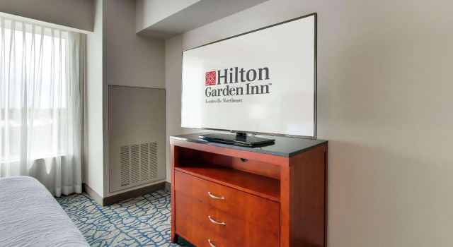 Полулюкс Hilton Garden Inn Louisville-Northeast
