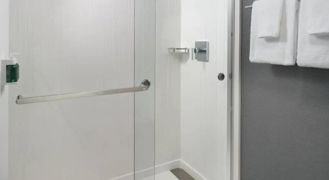 Четырёхместный люкс Courtyard by Marriott Raleigh Midtown