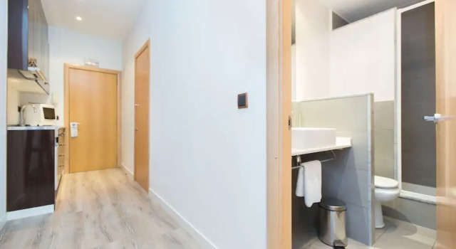 Студия Standard AinB Las Ramblas Colón Apartments