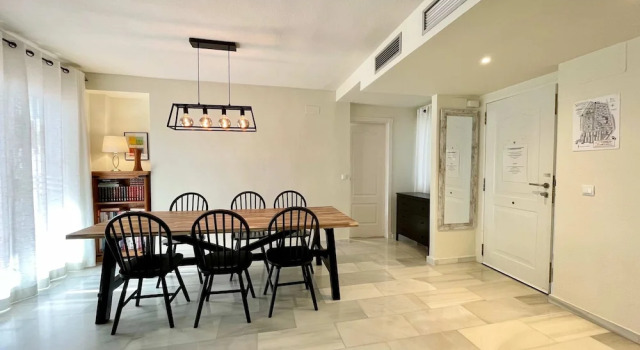 Апартаменты Poolside Holiday Dream 3 Bedroom F-3