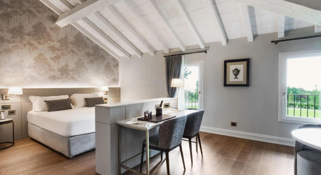 Lush holiday home in Varignana with bubble bath